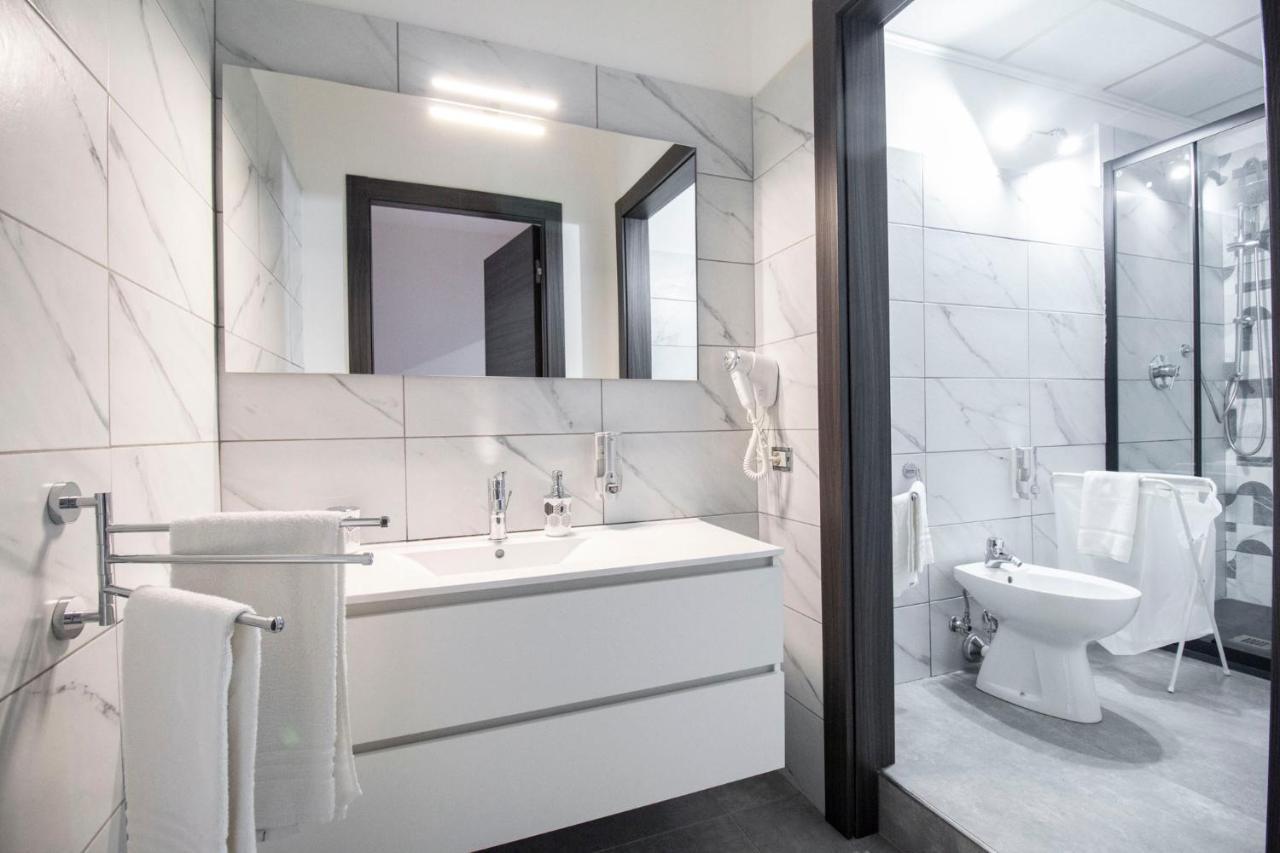 Royal Playa Suite And Apartament -Private Parking- Self Chek Out Катанія Екстер'єр фото