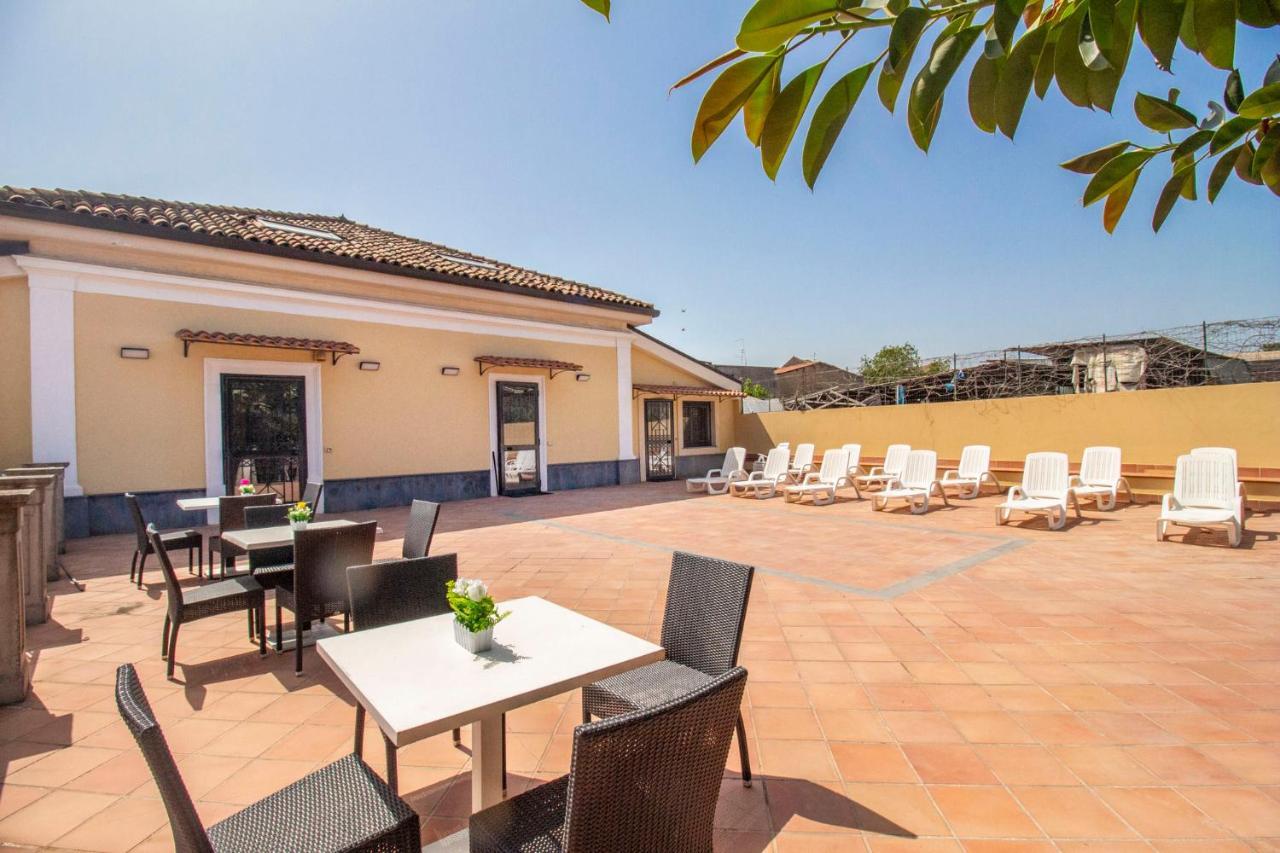 Royal Playa Suite And Apartament -Private Parking- Self Chek Out Катанія Екстер'єр фото