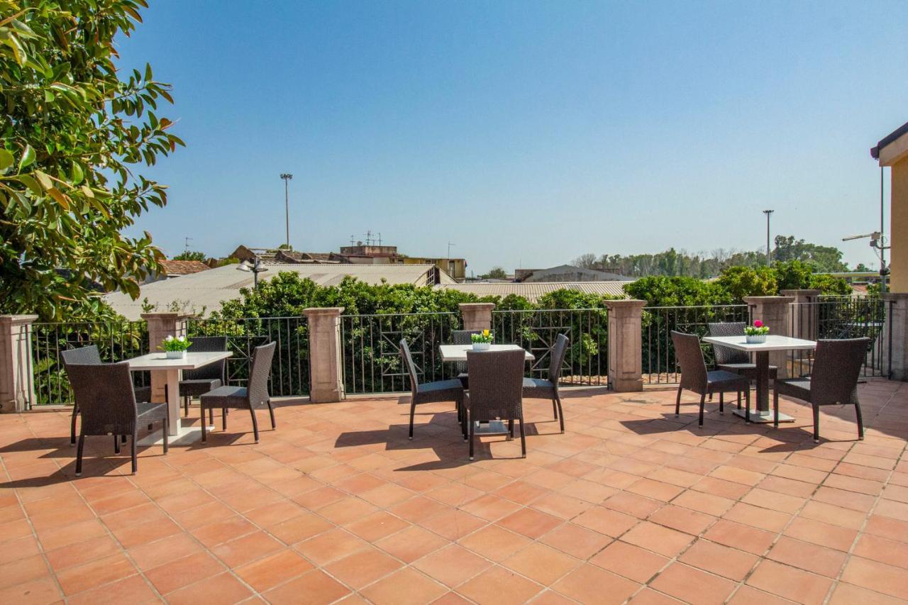 Royal Playa Suite And Apartament -Private Parking- Self Chek Out Катанія Екстер'єр фото