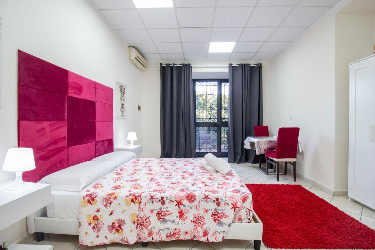 Royal Playa Suite And Apartament -Private Parking- Self Chek Out Катанія Екстер'єр фото
