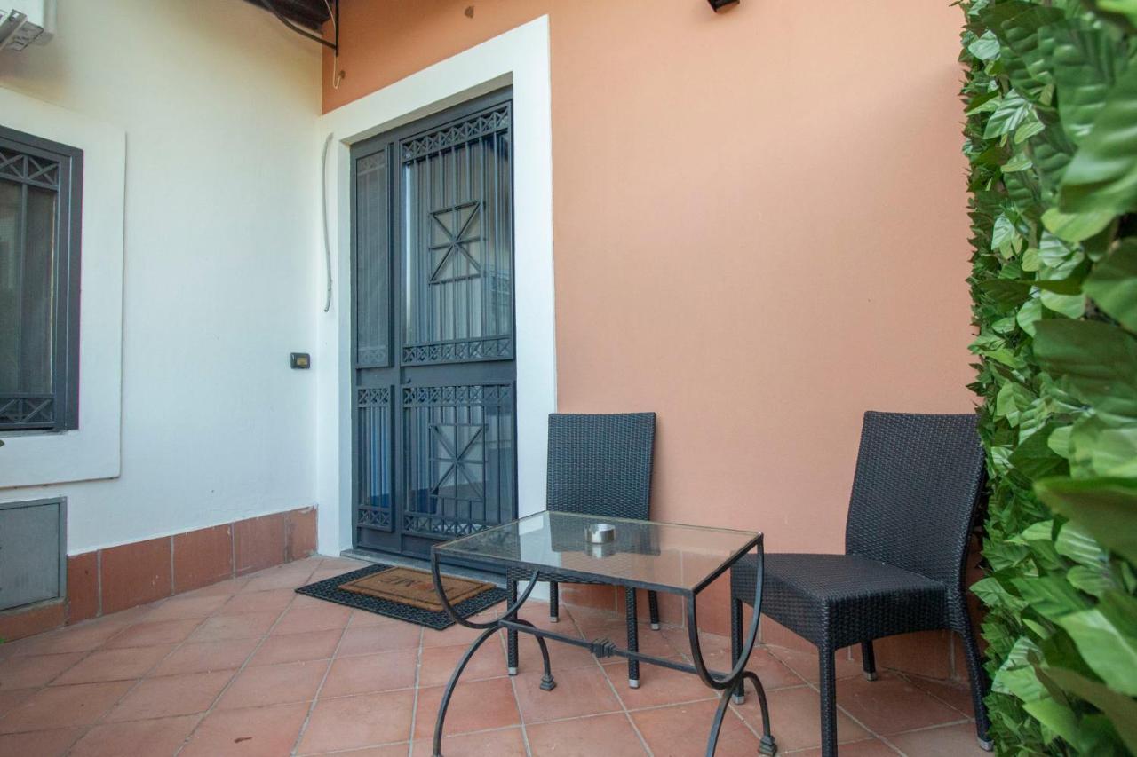 Royal Playa Suite And Apartament -Private Parking- Self Chek Out Катанія Екстер'єр фото