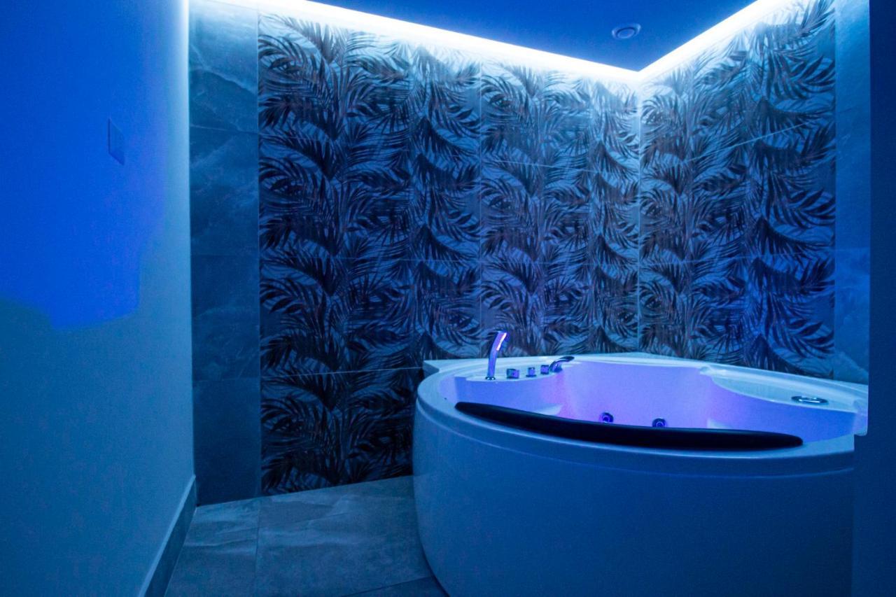 Royal Playa Suite And Apartament -Private Parking- Self Chek Out Катанія Екстер'єр фото