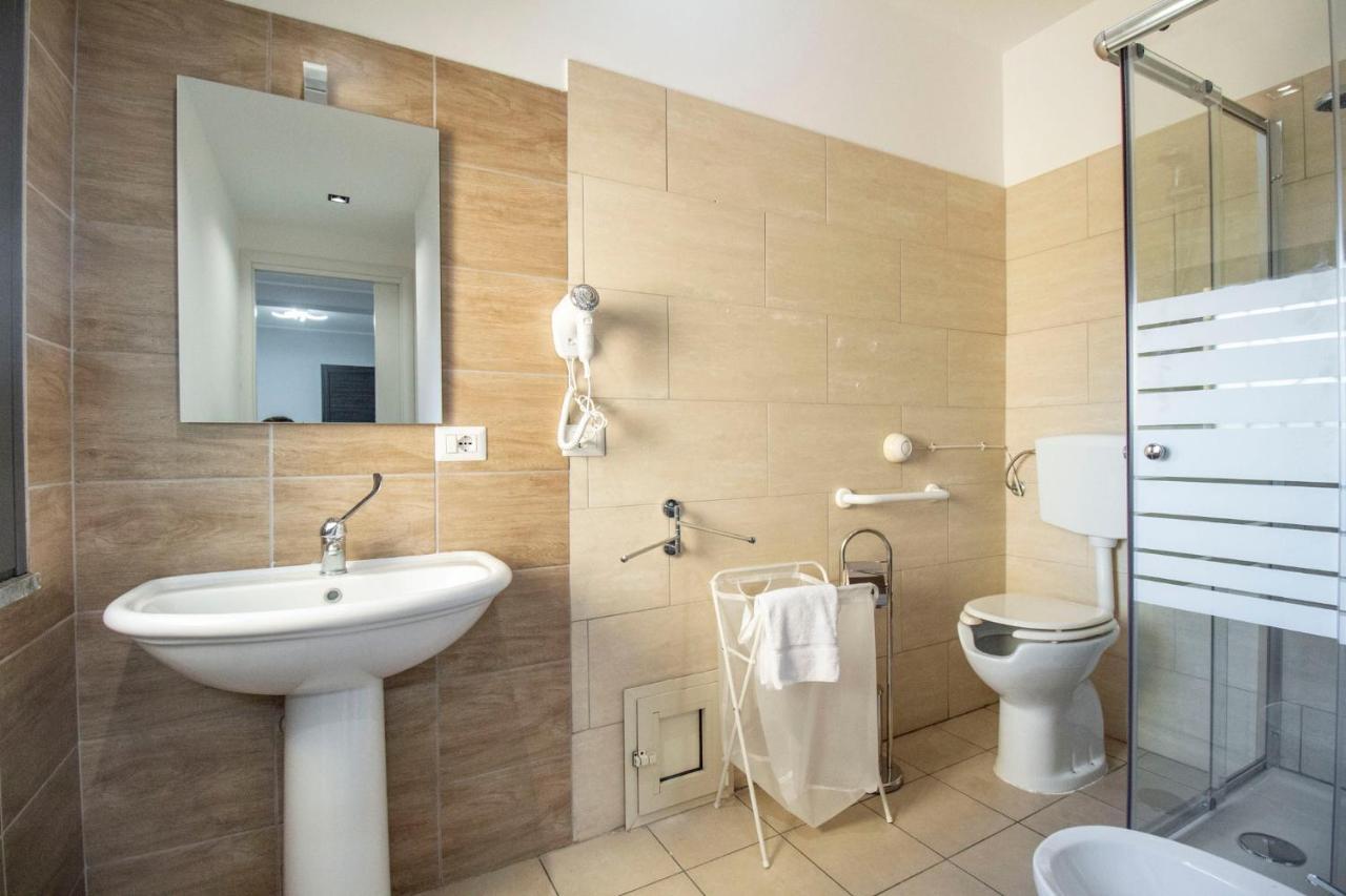 Royal Playa Suite And Apartament -Private Parking- Self Chek Out Катанія Екстер'єр фото