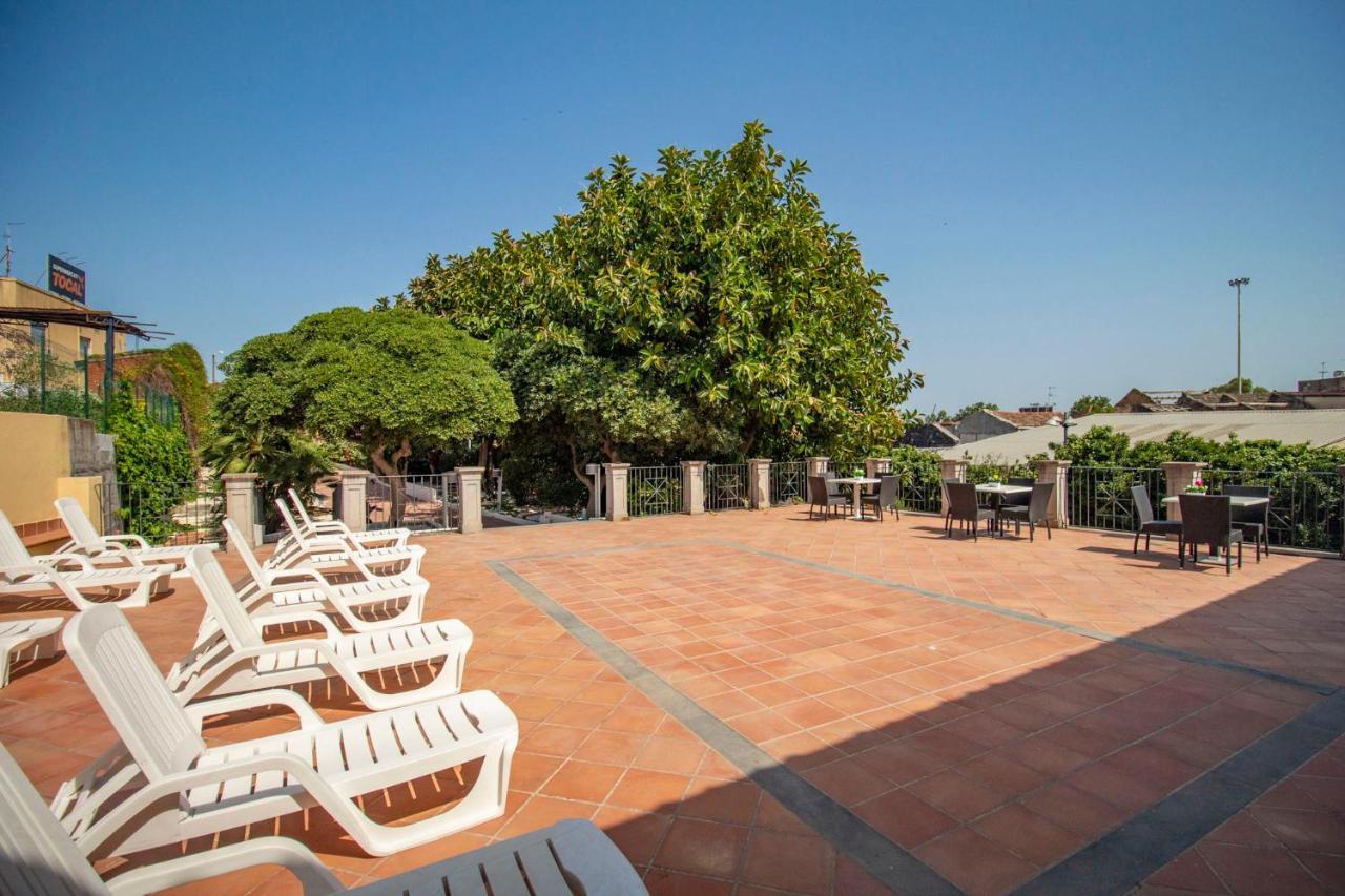 Royal Playa Suite And Apartament -Private Parking- Self Chek Out Катанія Екстер'єр фото