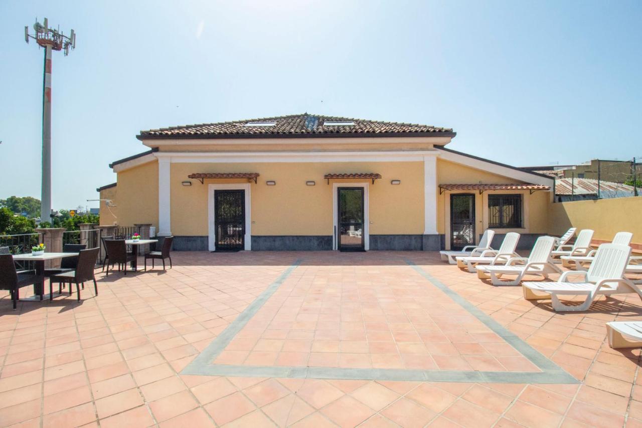 Royal Playa Suite And Apartament -Private Parking- Self Chek Out Катанія Екстер'єр фото