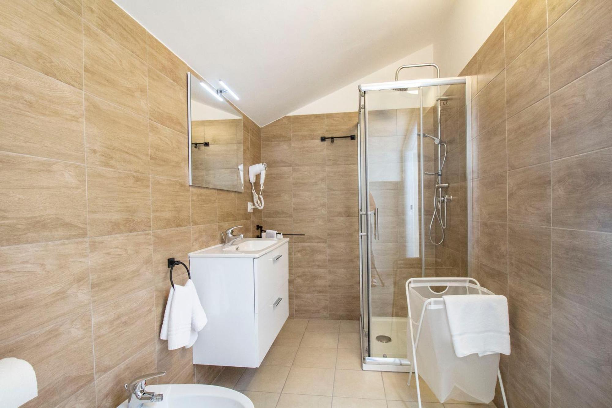Royal Playa Suite And Apartament -Private Parking- Self Chek Out Катанія Екстер'єр фото