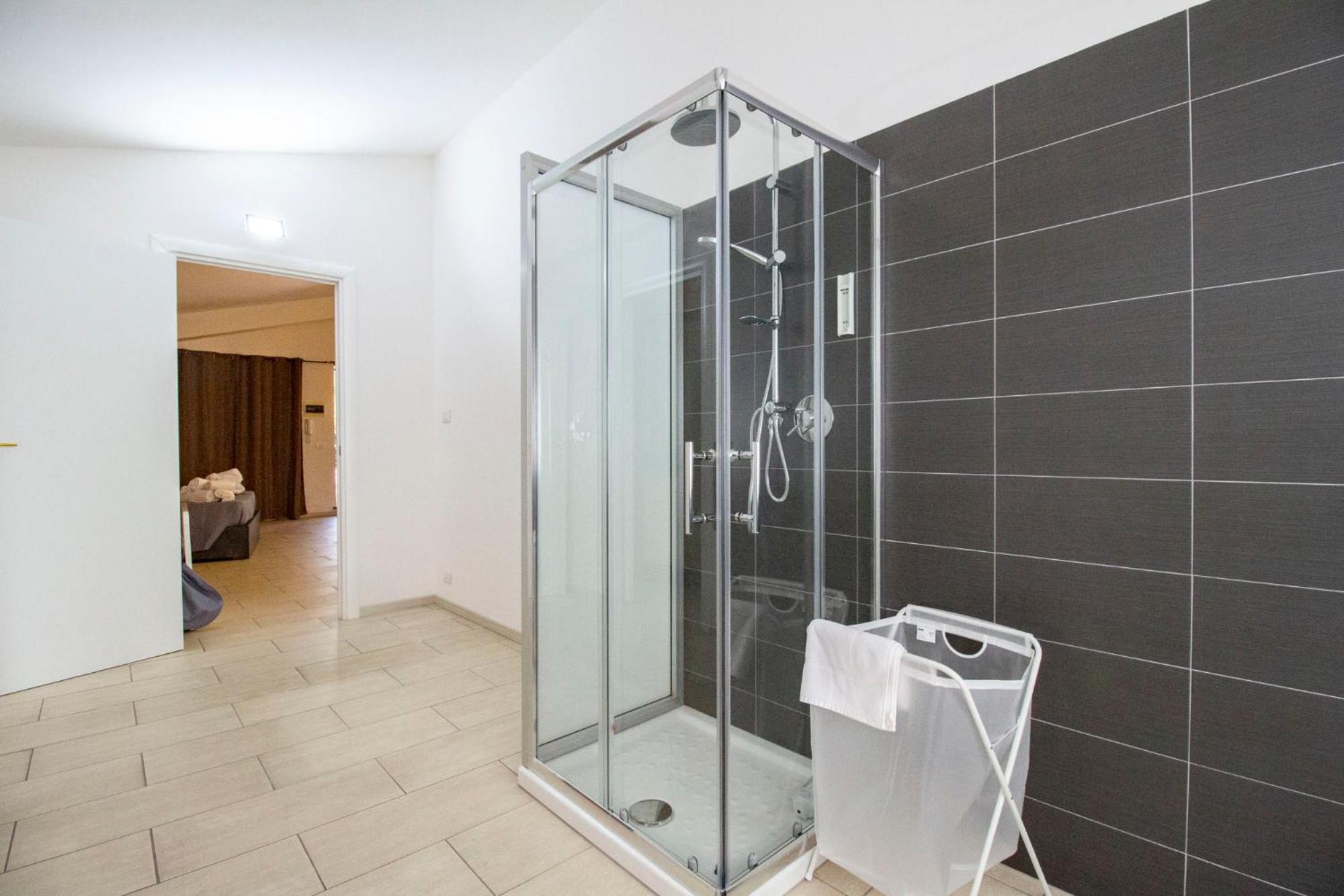 Royal Playa Suite And Apartament -Private Parking- Self Chek Out Катанія Екстер'єр фото