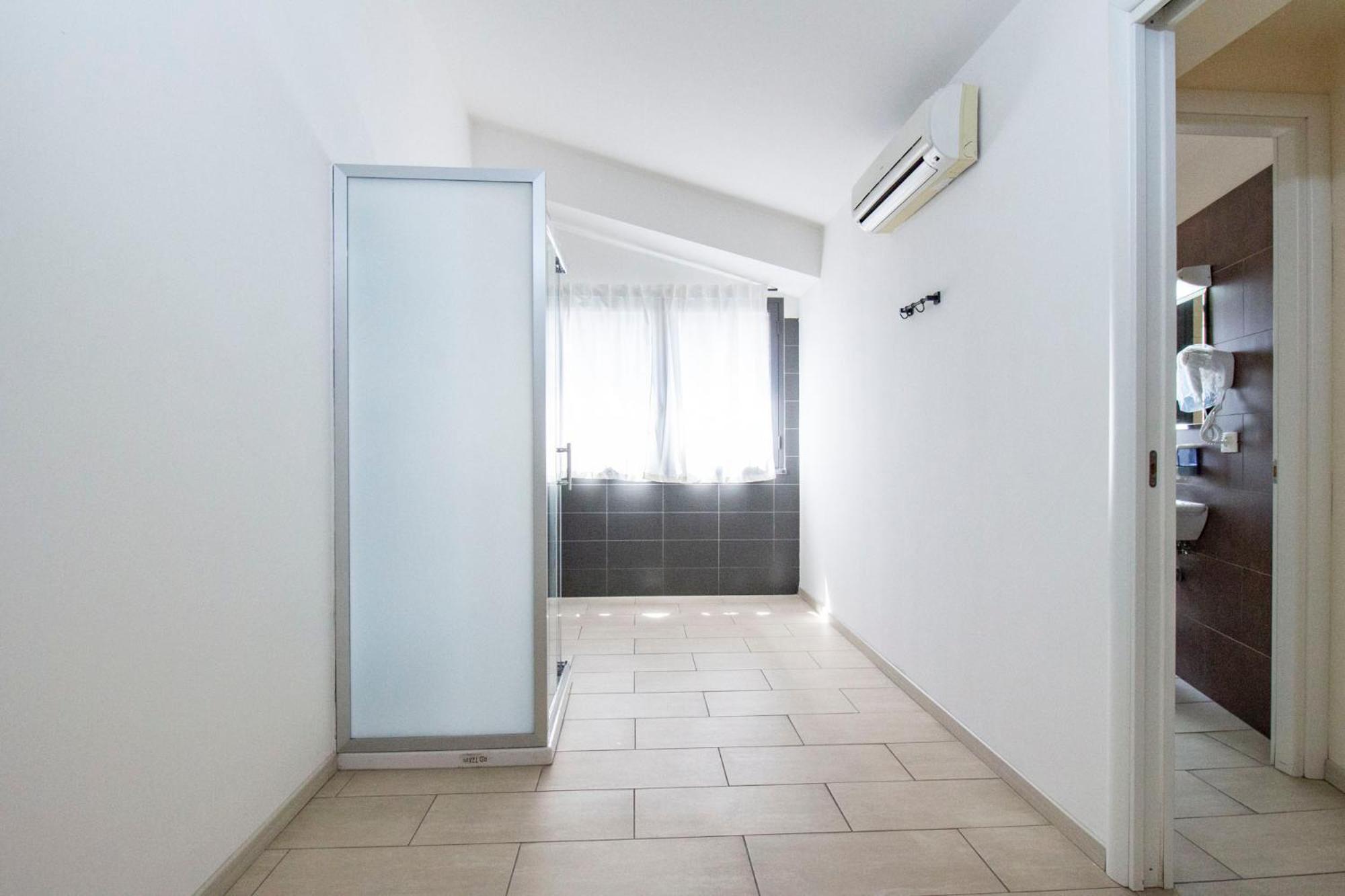 Royal Playa Suite And Apartament -Private Parking- Self Chek Out Катанія Екстер'єр фото