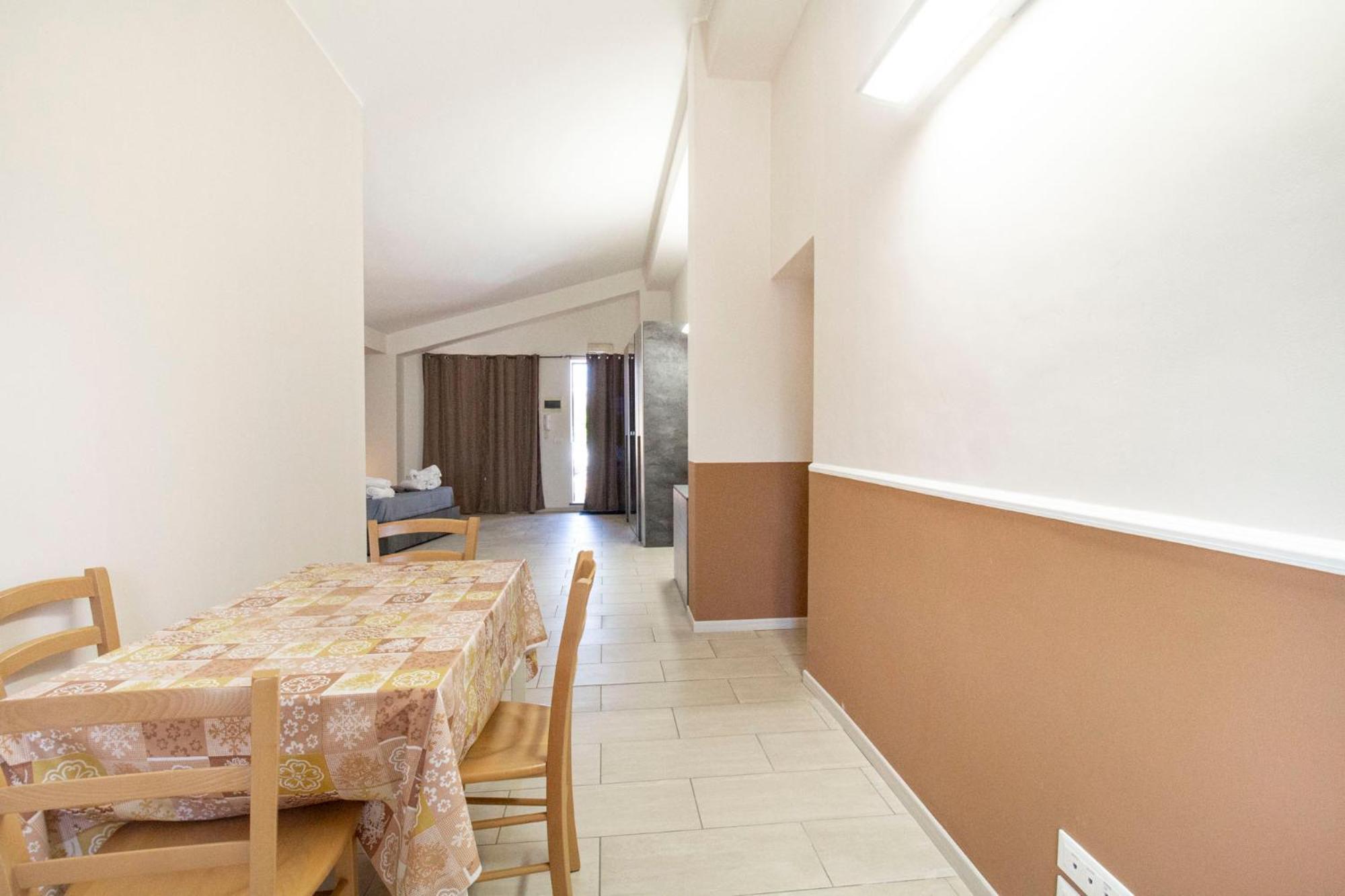 Royal Playa Suite And Apartament -Private Parking- Self Chek Out Катанія Екстер'єр фото