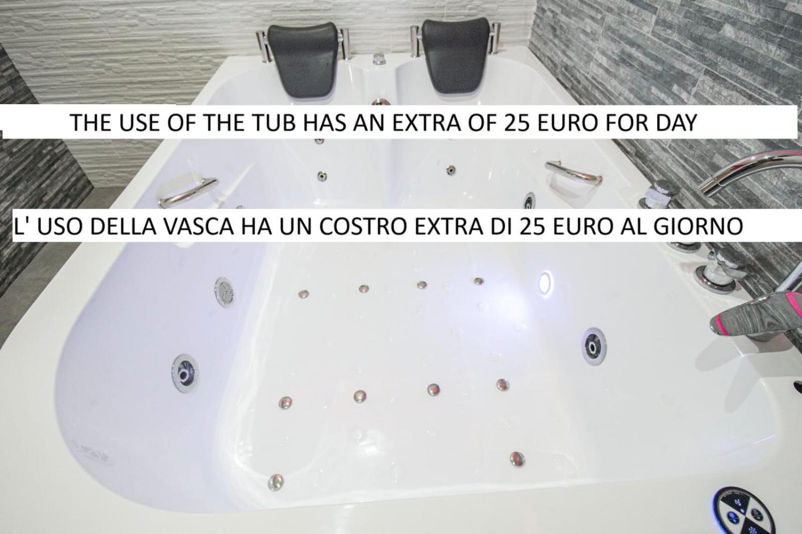 Royal Playa Suite And Apartament -Private Parking- Self Chek Out Катанія Екстер'єр фото