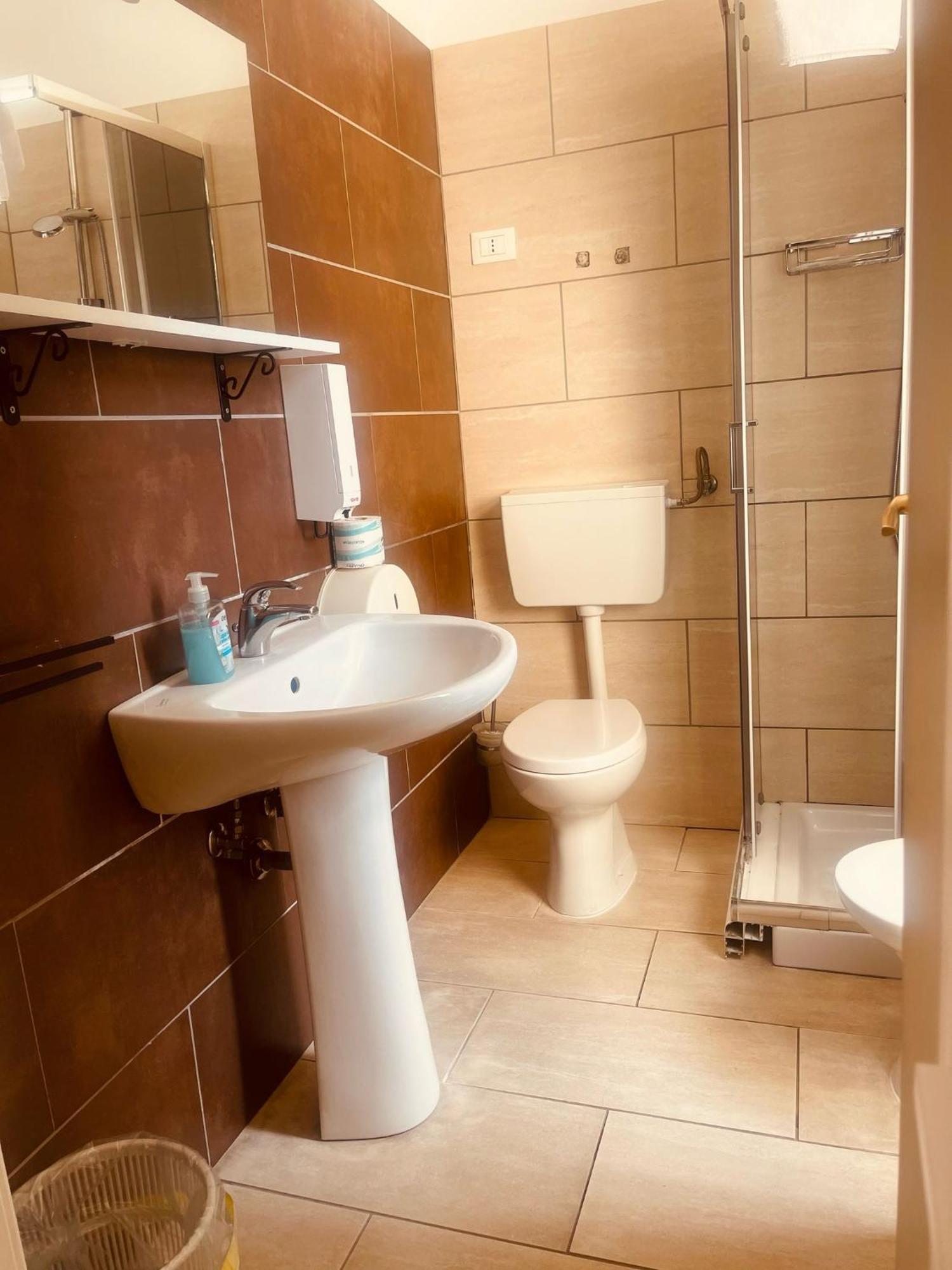Royal Playa Suite And Apartament -Private Parking- Self Chek Out Катанія Екстер'єр фото